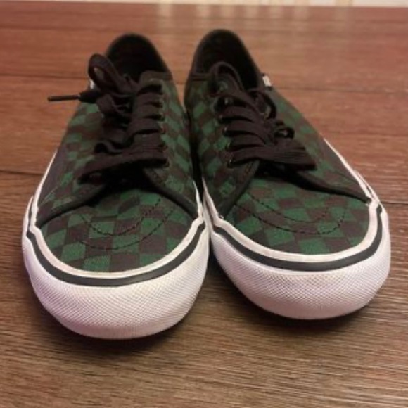 Low top green & black checkered Vans - Picture 1 of 2